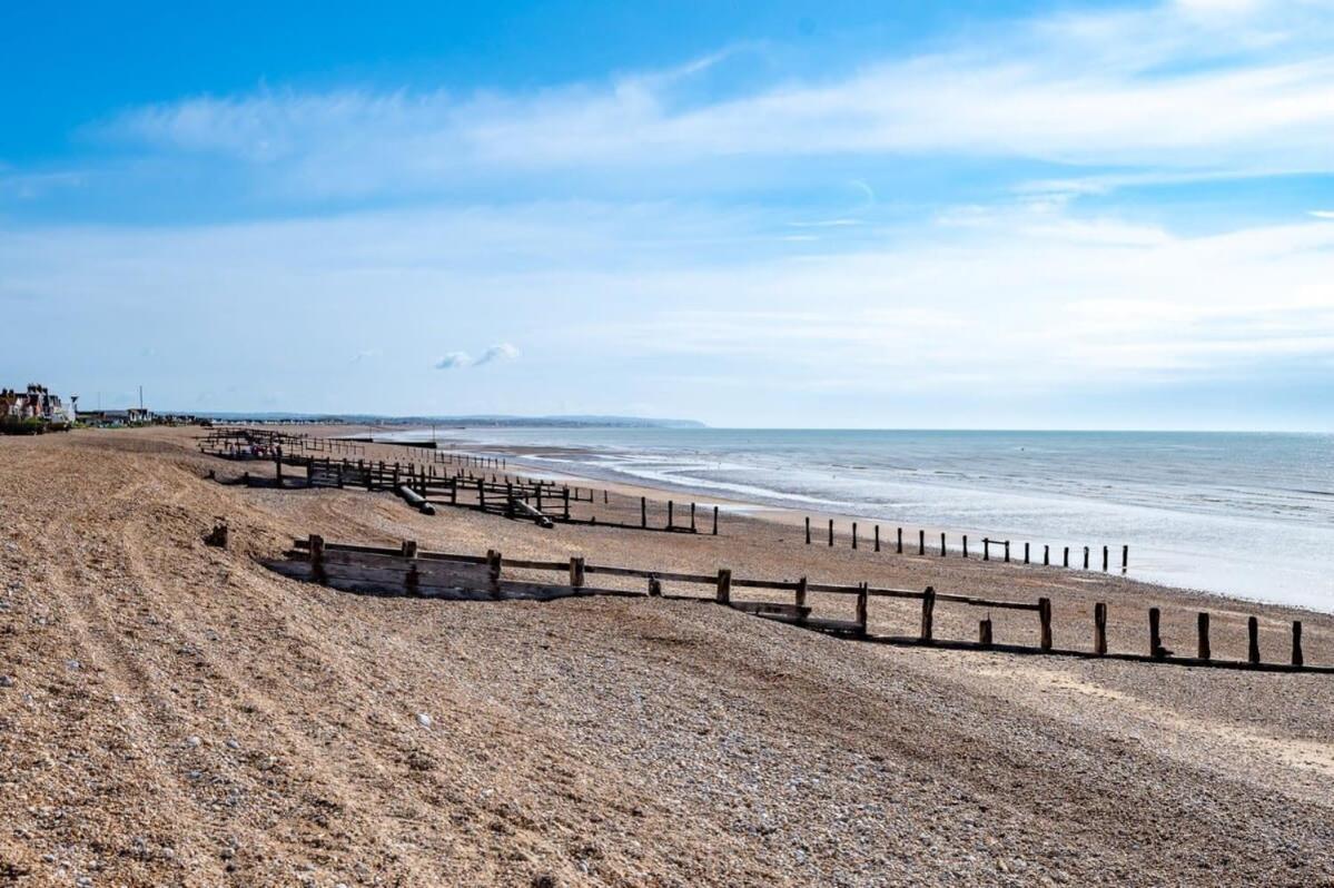 Escape To Paradise At Pevensey Bay Holiday Park 13 Woodland Walk Villa Exterior photo